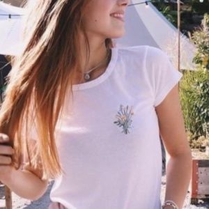 Super cute summery Brandy Melville shirt